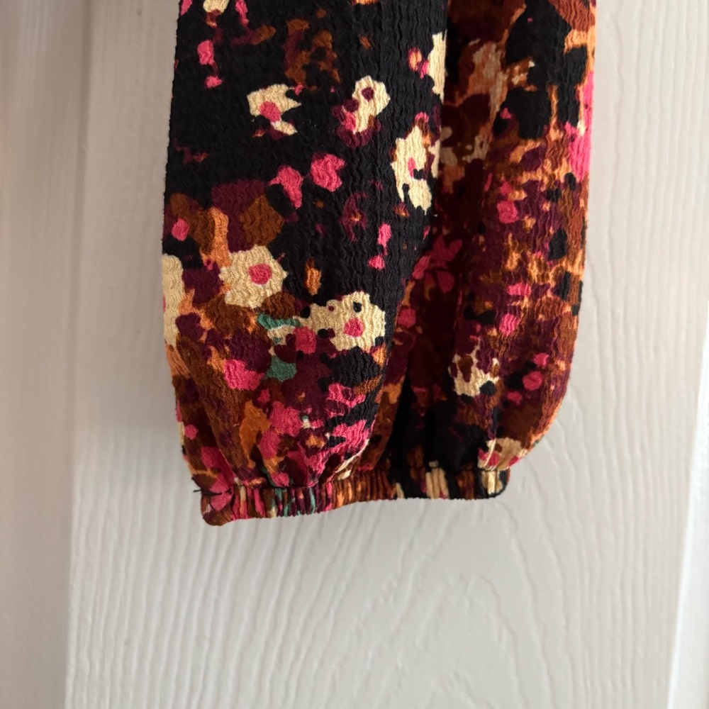 Anthropologie floral print blouse with long sleeves & v-neck - Picture 5 of 6
